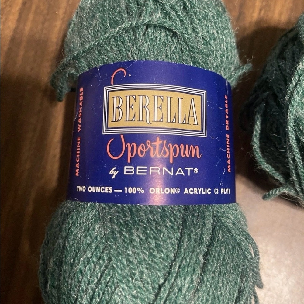 Green “Alpine Heather” Yarn Balls bundle - Picture 2 of 3